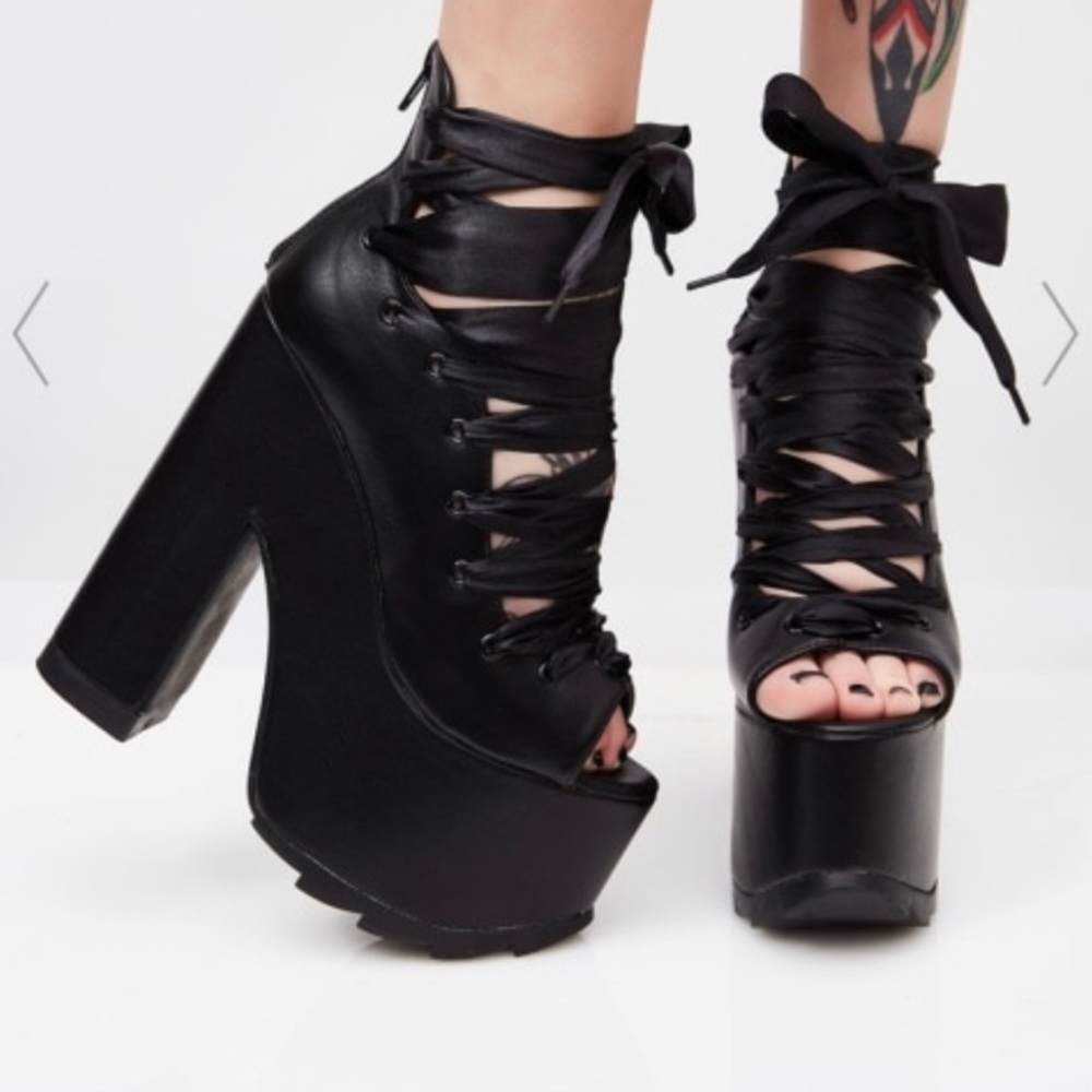 Black chunky heel shoes